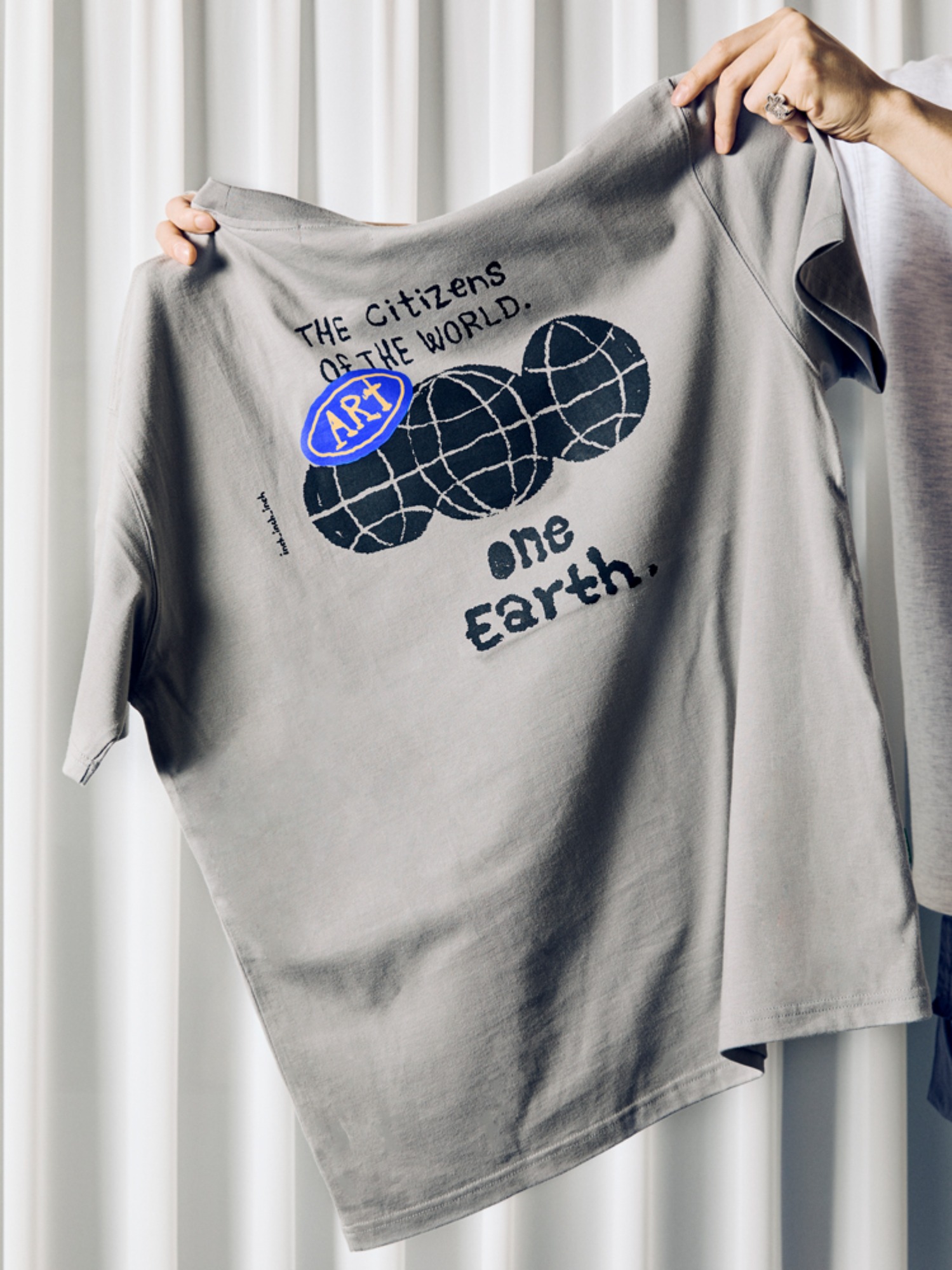 One Earth T shirts (Light Gray)